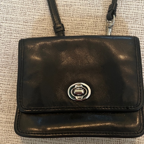Coach Classic Turn lock Small Crossbody Handbag in Black Leather - Picture 6 of 14